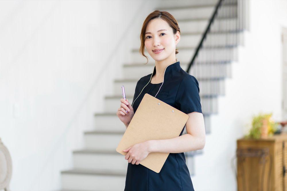 医療サロンの受付の女性